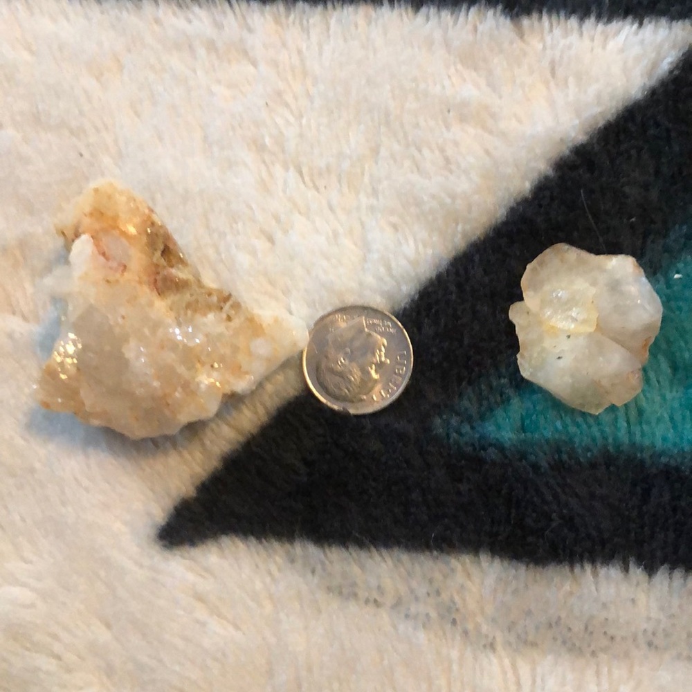 Raw quartz bundle of 2
